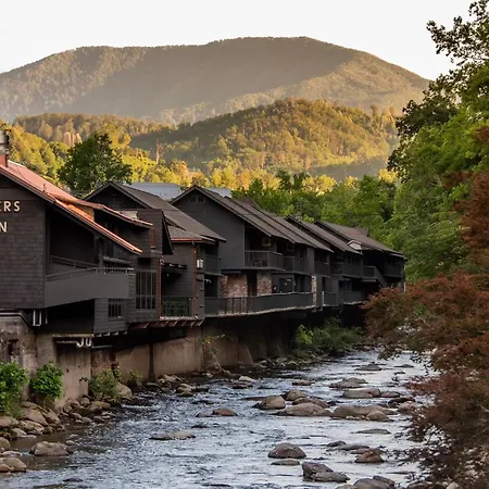 Historic Rocky Waters Inn, A Small Luxury Hotel